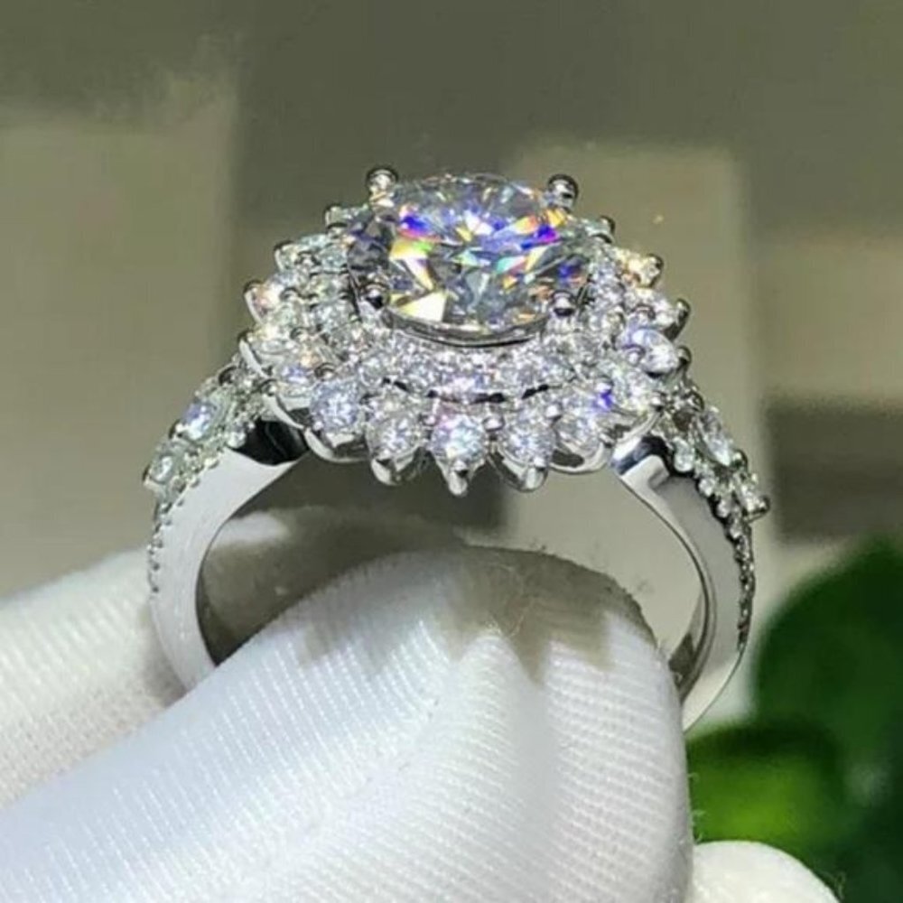 NEW 925 STERLING SILVER ROUND DIAMOND RING, CUTE RING, SHINY RING.